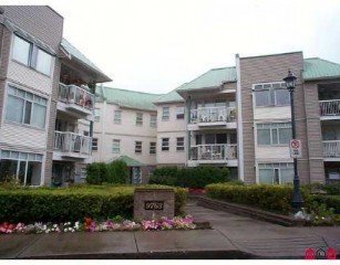 Main Photo: 304 9763 140th Street in Surrey: Home for sale : MLS®# F2423226