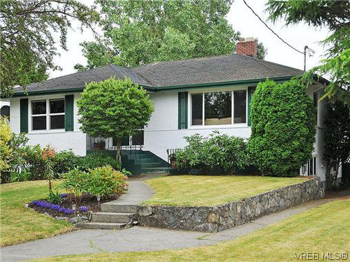 Main Photo: 2041 Allenby Street in VICTORIA: OB Henderson Single Family Detached for sale (Oak Bay) : MLS®# 313251