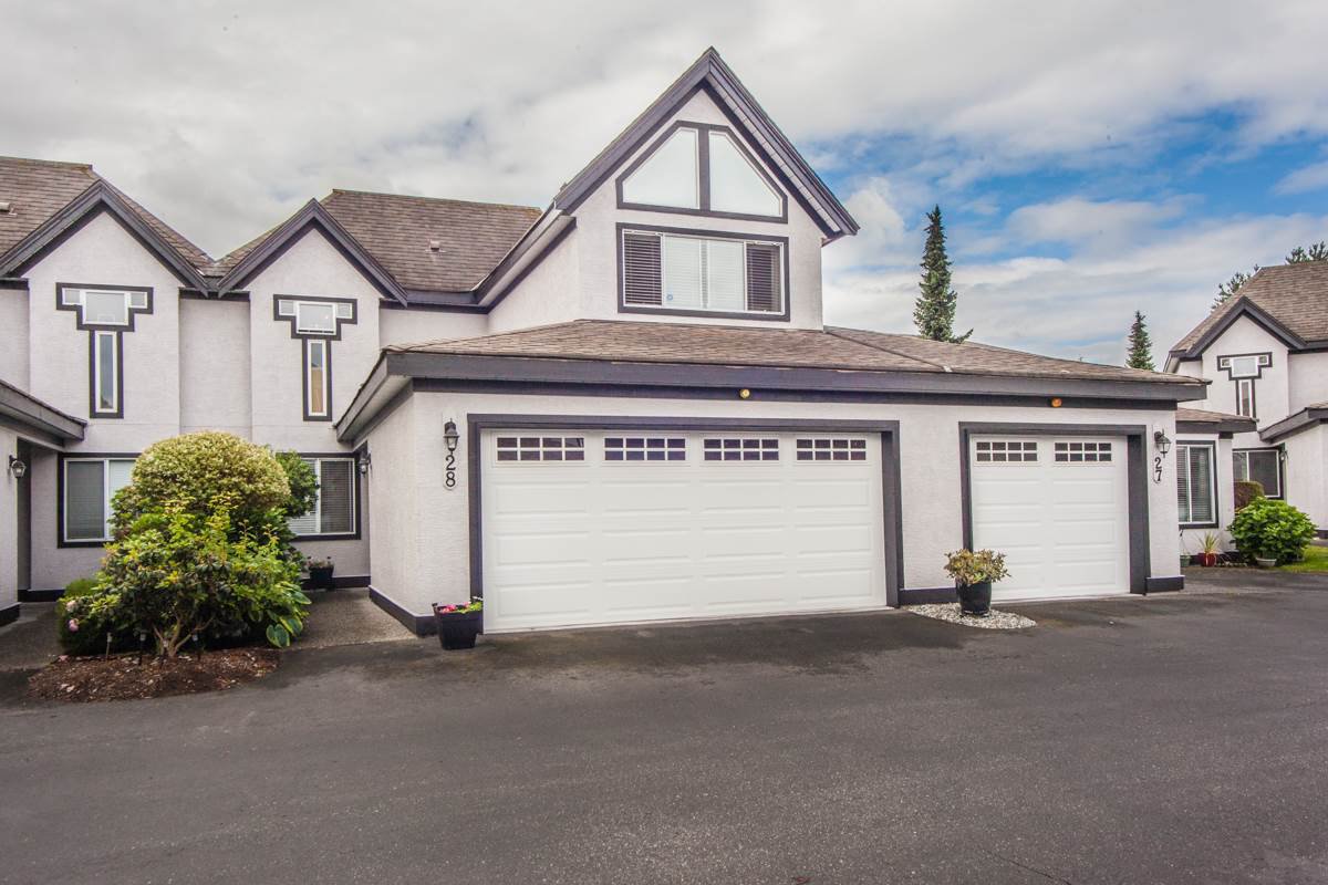 Main Photo: 28 8567 164 STREET in Surrey: Fleetwood Tynehead Townhouse for sale : MLS®# R2079133