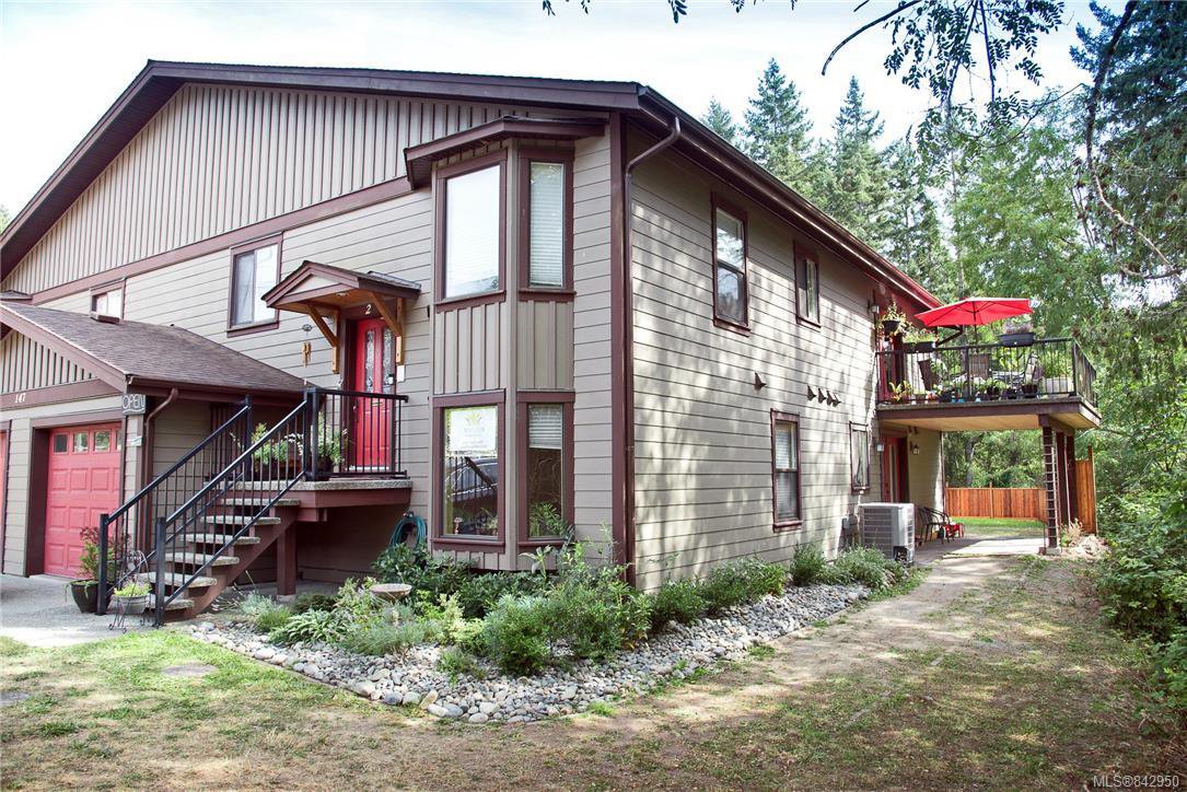 Expansive modern half duplex - over 4000 sq. ft of finished living space. Bring your large family, many friends or home based business!