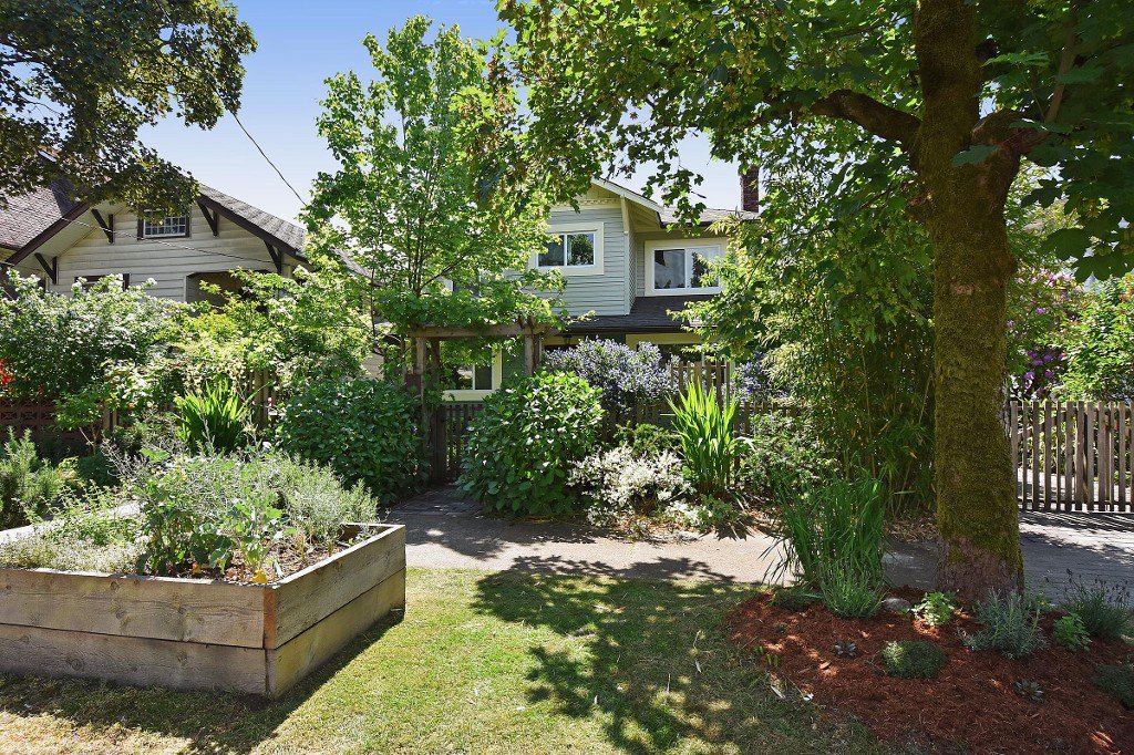 Main Photo: 2236 E Pender Street in Vancouver: Grandview VE House for sale (Vancouver East) : MLS®# R2073977