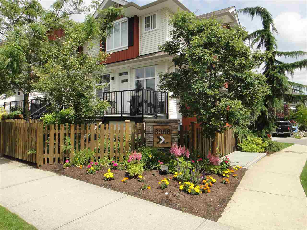 Main Photo: 67 6956 193 STREET in Surrey: Clayton Townhouse for sale (Cloverdale) : MLS®# R2087455