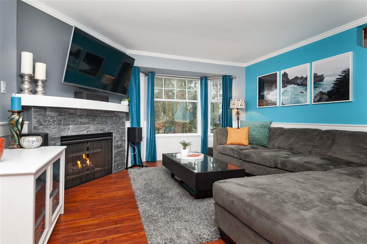 Main Photo: 18 2525 SHAFTSBURY PLACE in Port Coquitlam: Woodland Acres PQ Townhouse for sale : MLS®# R2341763