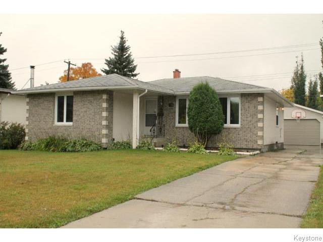 Main Photo: 235 Carriage Road in Winnipeg: Westwood / Crestview Single Family Detached for sale (West Winnipeg) : MLS®# 1321779