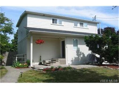 Main Photo: 840 Reed St in VICTORIA: Vi Mayfair Half Duplex for sale (Victoria) : MLS®# 439261