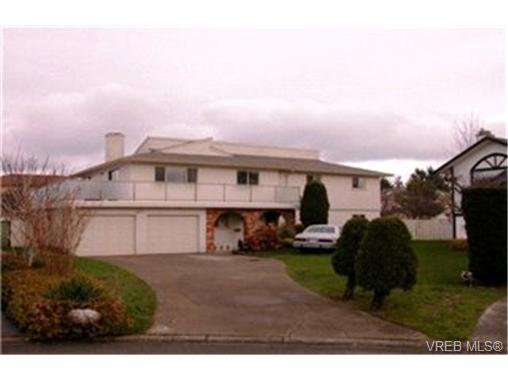 Main Photo: in VICTORIA: SE Arbutus House for sale (Saanich East) : MLS®# 383473
