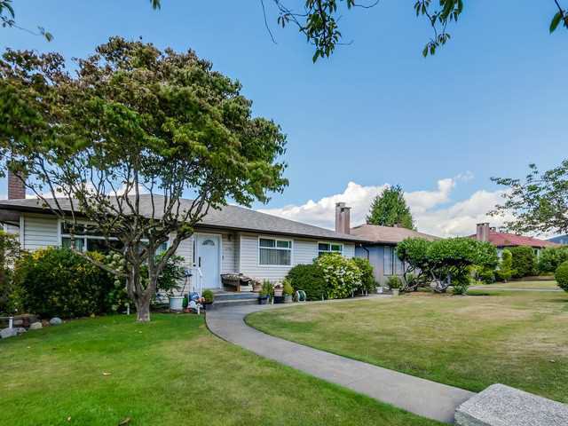 Main Photo: 4765 FAIRLAWN DR in Burnaby: Brentwood Park House for sale (Burnaby North) : MLS®# V1136537