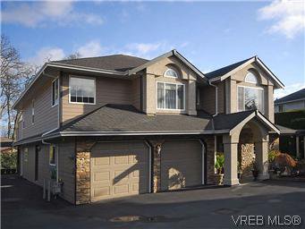 Main Photo: 4005 Santa Rosa Pl in VICTORIA: SW Strawberry Vale House for sale (Saanich West) : MLS®# 596217