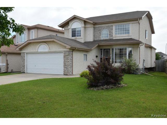 Main Photo: 2 Tilstone Bay in WINNIPEG: St Vital Residential for sale (South East Winnipeg) : MLS®# 1416435