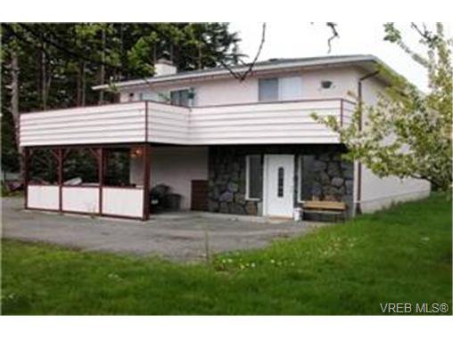 Main Photo: in VICTORIA: SE Lambrick Park House for sale (Saanich East) : MLS®# 429638