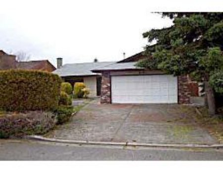 Main Photo: 8151 OSGOODE DRIVE: House for sale (Broadmoor) : MLS®# 396502