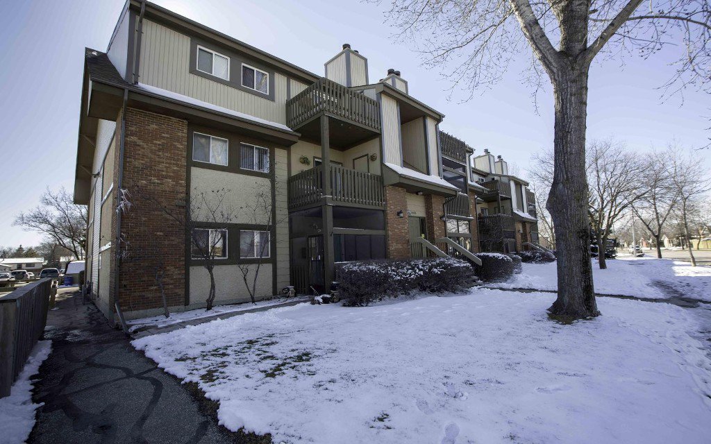 Main Photo: 204 1666 Jefferson Avenue in Winnipeg: Maples / Tyndall Park Condominium for sale (North West Winnipeg) : MLS®# 1606236