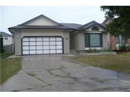 Main Photo: 10 STREWCHUK Bay in Winnipeg: Residential for sale (Canada) : MLS®# 1115734