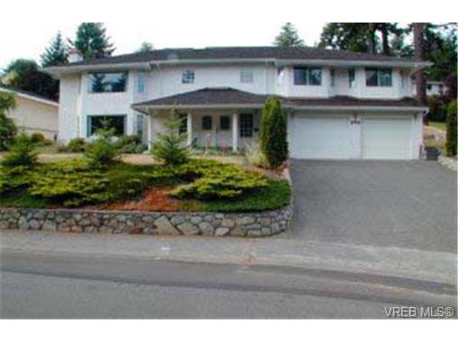 Main Photo: 940 Royal Oak Dr in VICTORIA: SE Broadmead Single Family Detached for sale (Saanich East) : MLS®# 291192