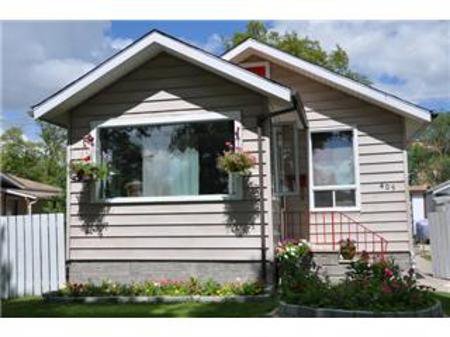 Main Photo: 405 MELROSE AVE W: Residential for sale (Canada) : MLS®# 1015089