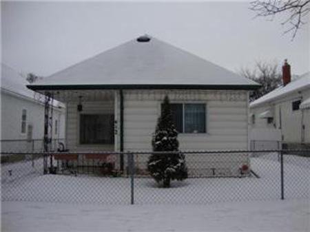 Main Photo: 412 SIMCOE Street: Residential for sale (Canada) : MLS®# 1202802