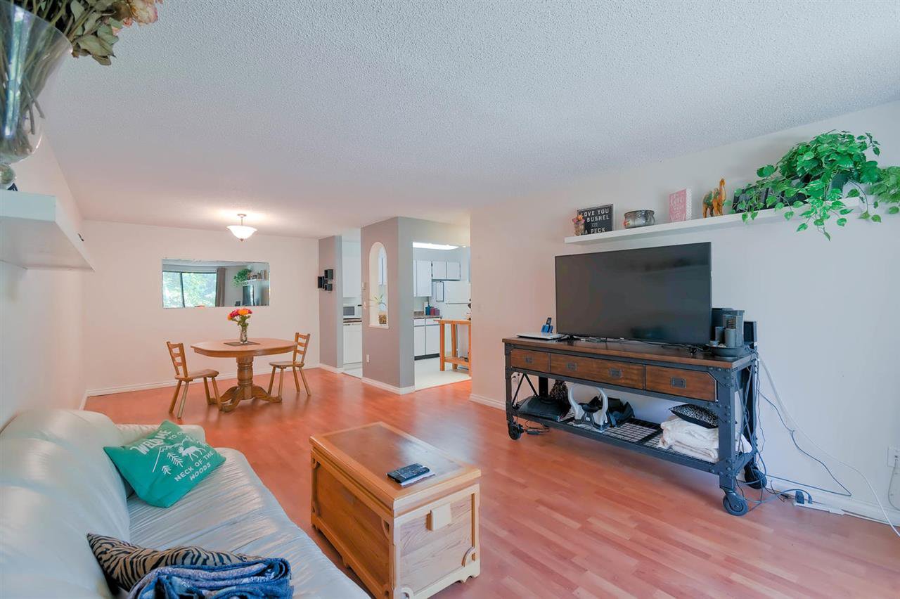 Main Photo: 304 10626 151A STREET in Surrey: Guildford Condo for sale (North Surrey) : MLS®# R2349291