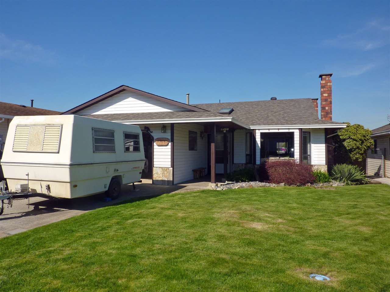Main Photo: 12132 CHERRYWOOD DRIVE in Maple Ridge: East Central House for sale : MLS®# R2053270