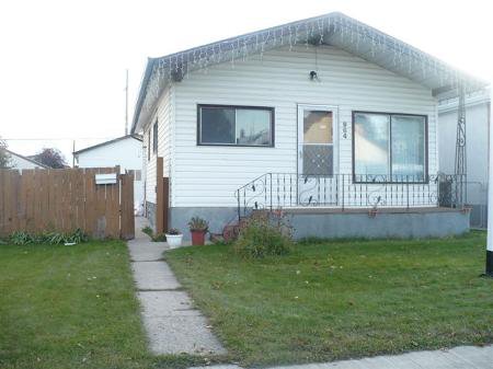 Main Photo: 964 MOUNTAIN AVE.: Residential for sale (North End) : MLS®# 2919778