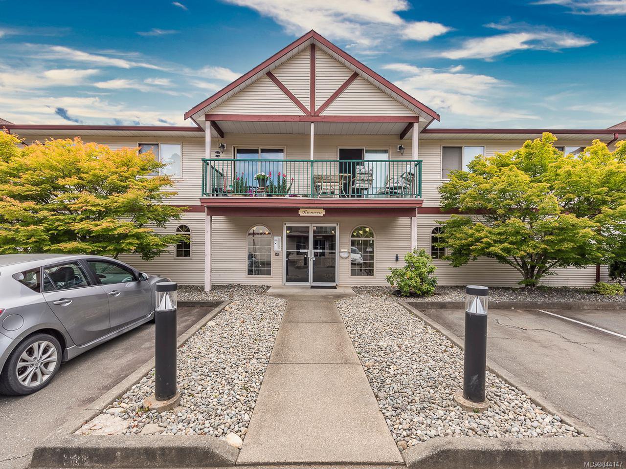 Main Photo: 215 1450 Tunner Dr in COURTENAY: CV Courtenay East Condo Apartment for sale (Comox Valley) : MLS®# 844147