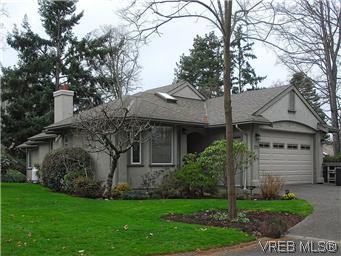 Main Photo: 1270 Carina Pl in VICTORIA: SE Maplewood House for sale (Saanich East) : MLS®# 597435