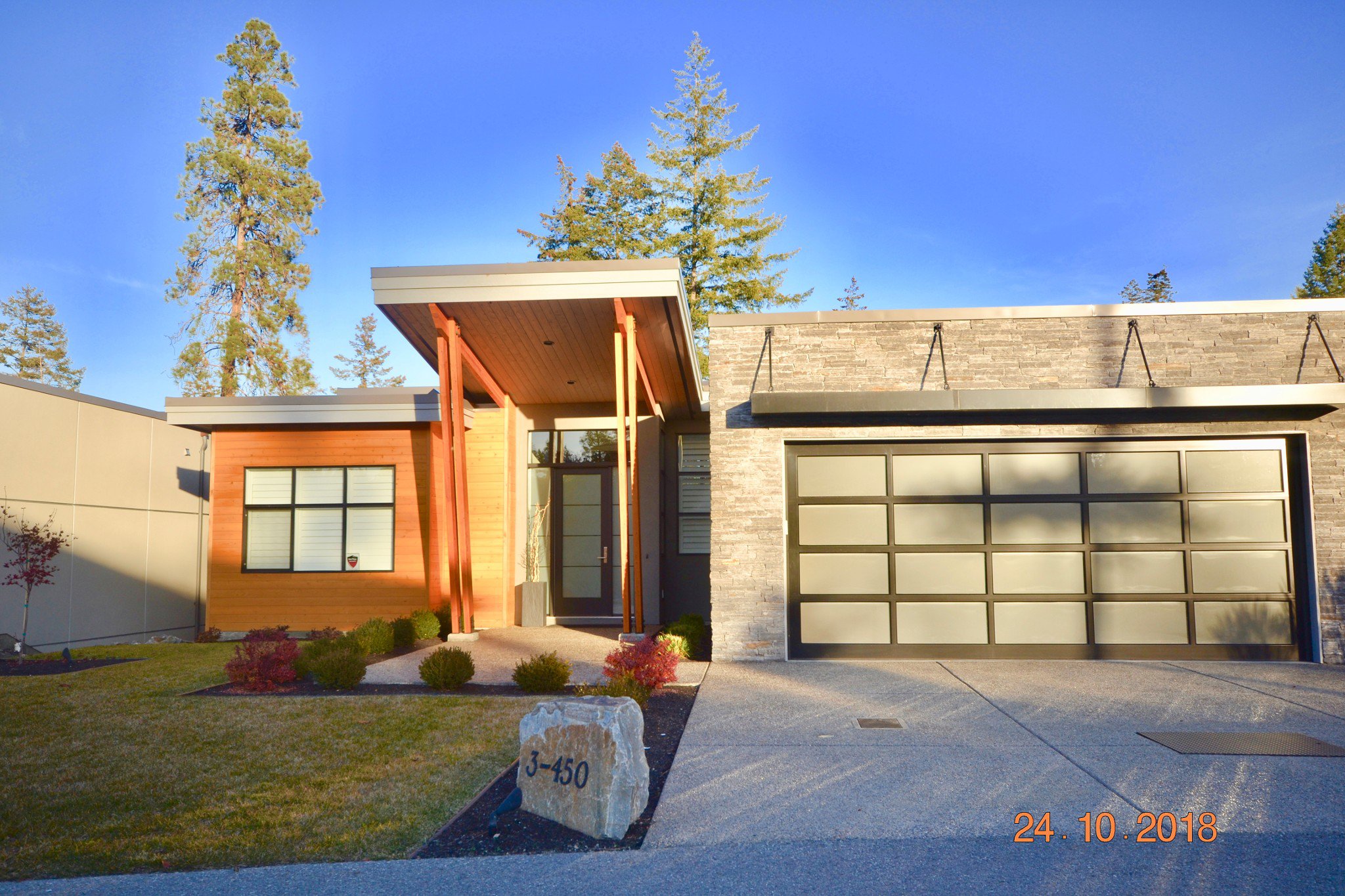 Main Photo: 3 450 Predator Ridge Drive in : Predator Ridge House for sale (Vernon)