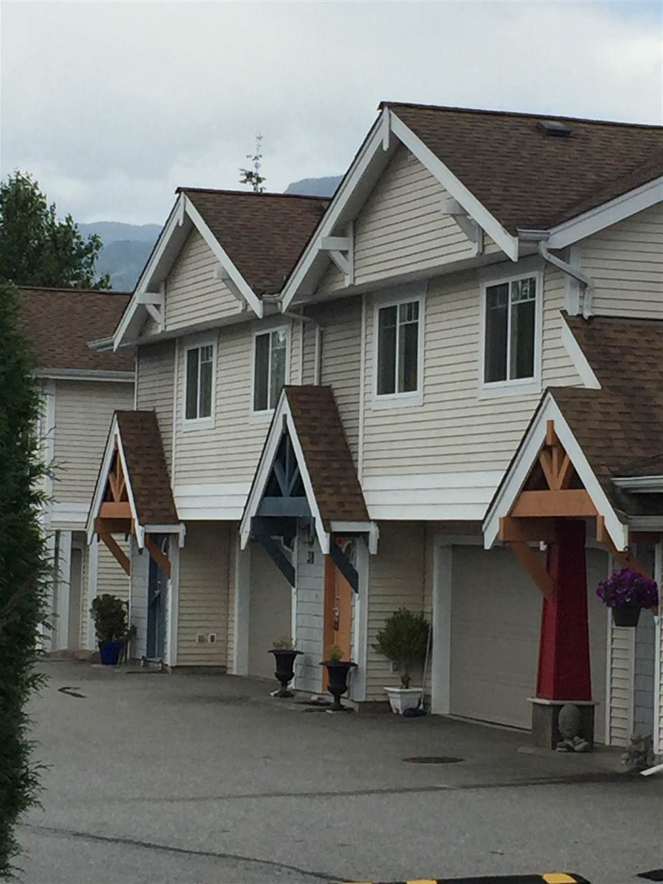 Main Photo: 46 1821 WILLOW CRESCENT in Squamish: Garibaldi Estates Townhouse for sale : MLS®# R2081102