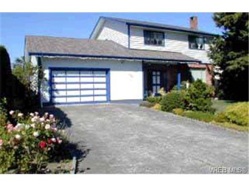 Main Photo: 3925 Sandell Pl in VICTORIA: SE Arbutus House for sale (Saanich East) : MLS®# 316413