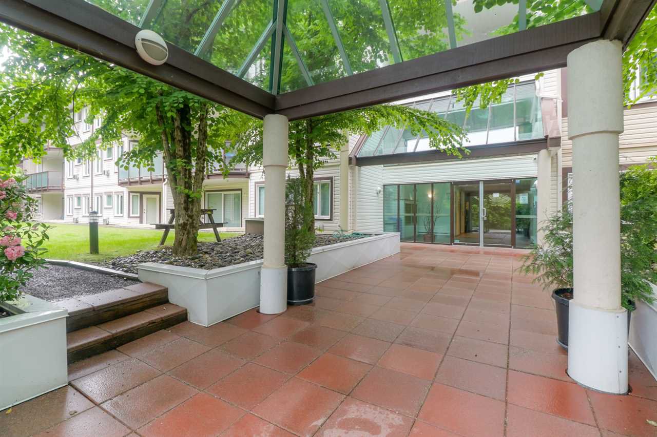 Main Photo: 211 7139 18TH AVENUE in Burnaby: Edmonds BE Condo for sale (Burnaby East) : MLS®# R2468004