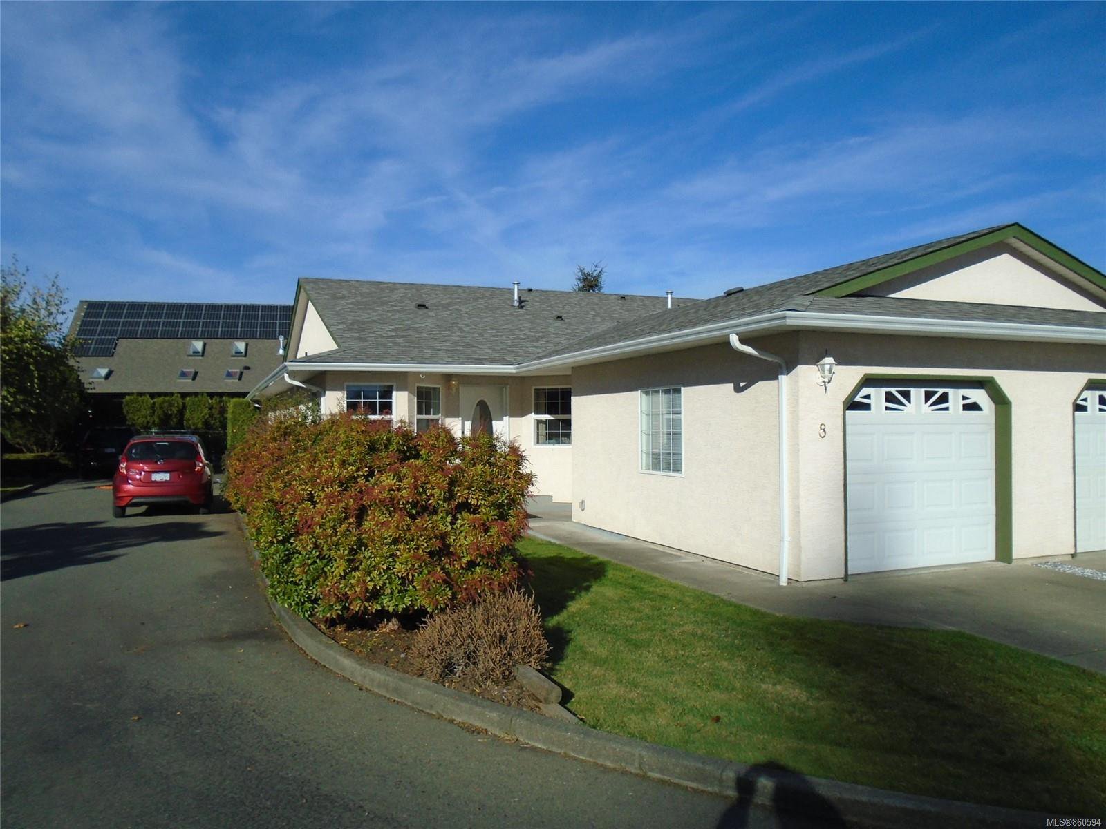 Main Photo: 8 3355 1st St in : CV Cumberland Row/Townhouse for sale (Comox Valley) : MLS®# 860594