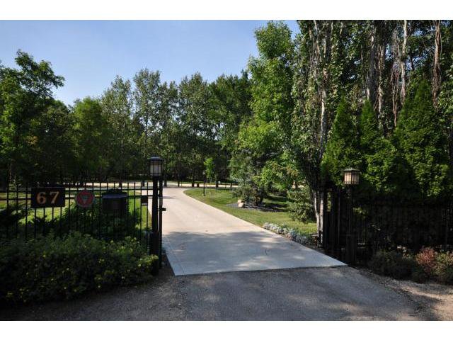Main Photo: 67 BISHOP'S Lane in WINNIPEG: Charleswood Residential for sale (South Winnipeg) : MLS®# 1218308