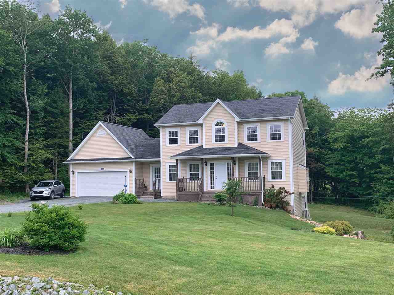 Main Photo: 60 Kenneth Drive in Beaver Bank: 26-Beaverbank, Upper Sackville Residential for sale (Halifax-Dartmouth) : MLS®# 202011274