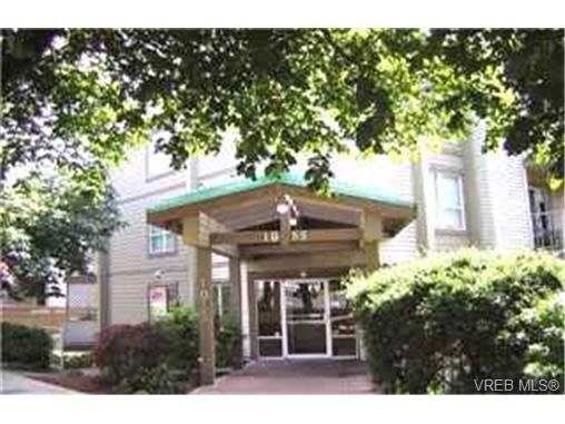 Main Photo: in VICTORIA: Vi Hillside Condo for sale (Victoria) : MLS®# 369805