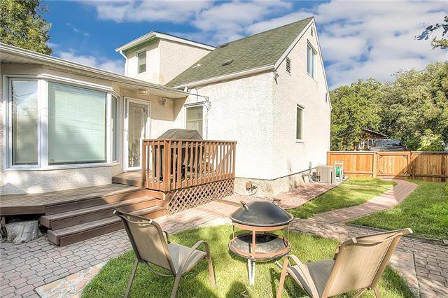 Main Photo: 116 Sunnyside Boulevard in Winnipeg: Woodhaven Single Family Detached for sale (5F) : MLS®# 1925320