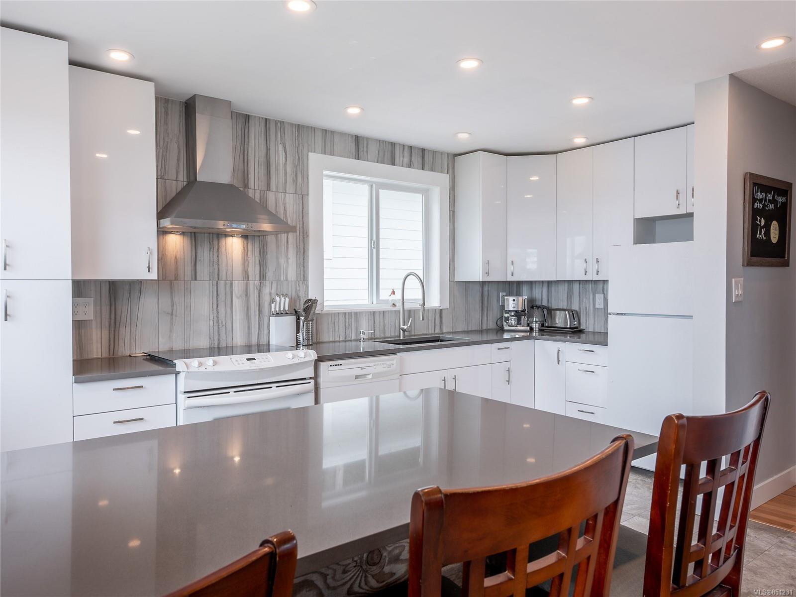Main Photo: 5047 LOST LAKE Rd in : Na Hammond Bay House for sale (Nanaimo) : MLS®# 851231