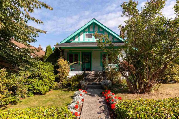 Main Photo: 2701 W 1ST Avenue in Vancouver: Kitsilano House for sale in "KITSILANO" (Vancouver West)  : MLS®# R2402675